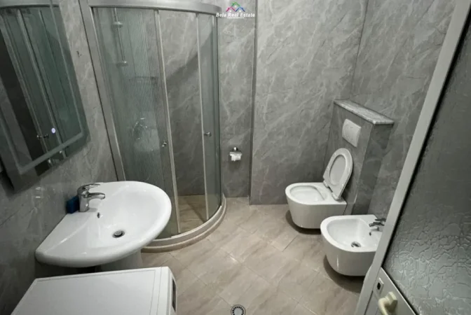Tirane, jepet me qera apartament 1+1 Kati 2, 70 m² 720 € (Rruga e Saraceve)