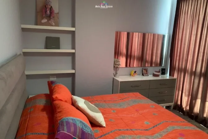 Tirane, jepet me qera apartament 2+1 Kati 5, 98 m² 680 € (ish parku)