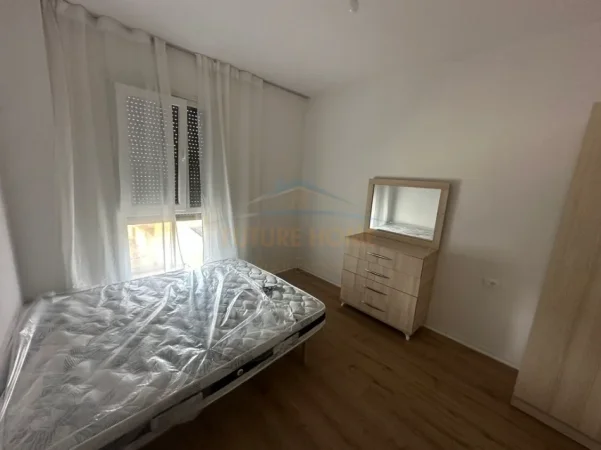 Tirane, jepet me qera apartament 2+1 Kati 2, 99 m² 625 € 