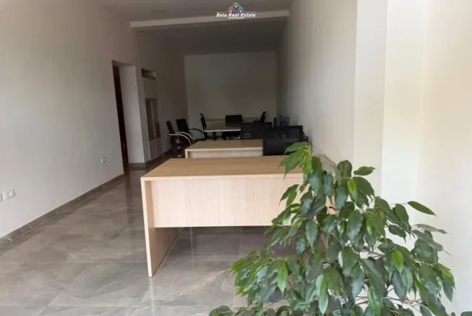 Tirane, jepet me qera dyqan Kati 0, 67 m² 2.500 € (Stadiumi Dinamo)