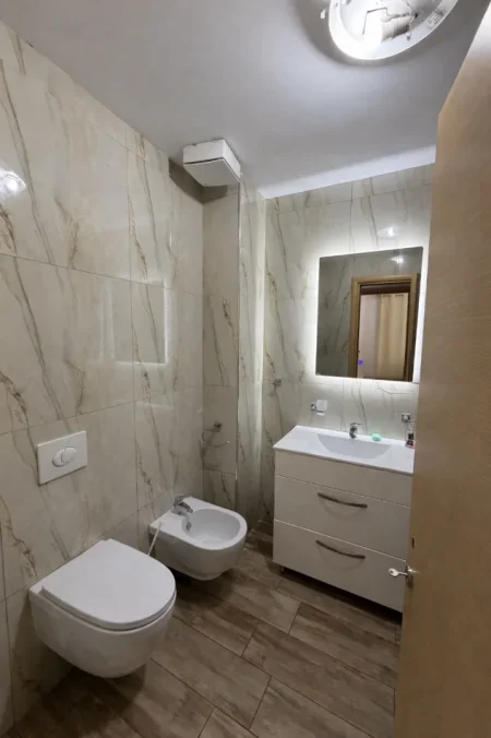 Tirane, jepet me qera apartament 2+1+Ballkon Kati 2, 100 m² 65,000 ALL (Kopshti Zoologjik)