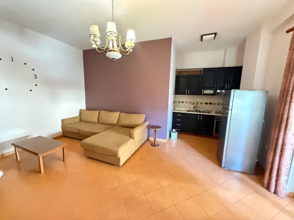 Tirane, jepet me qera apartament 1+1+Ballkon Kati 1, 70 m² 650 € (Air Albania)