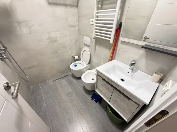 Shqiperi, jepet me qera apartament 1+1 Kati 1, 60 m² 550 € (Brryli)
