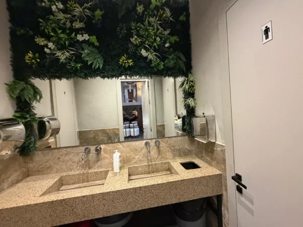 Tirane, shitet lokal , 190 m² 730.000 €