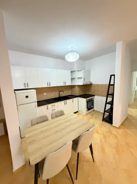 Tirane, jap me qera apartament 2+1 , 105 m² 750 € (Don bosco)