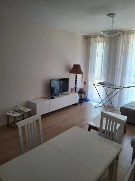 Tirane, jepet me qera apartament 2+1+Ballkon Kati 4, 110 m² 650 € (Fusha e Aviacionit, Tirane)