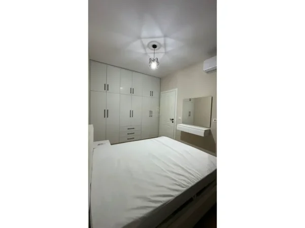 Tirane, jepet me qera apartament 1+1 Kati 3, 70 m² 600 € (5 maji)