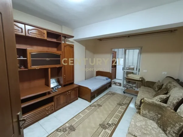Tirane, jepet me qera apartament 2+1 Kati 2, 121 m² 500 € (laprake dritan hoxha)