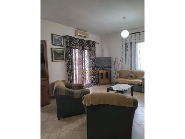 Tirane, jepet me qera apartament 3+1+Ballkon Kati 2, 130 m² 550 € (Ali Demi)