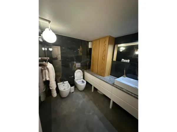Tirane, shitet apartament duplex 2+1+Ballkon Kati 1, 104 m² 170.000 € (Fresku)