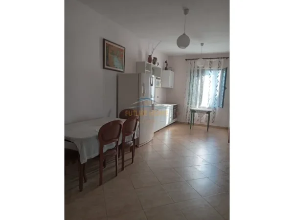 Tirane, jepet me qera apartament 3+1 Kati 2, 132 m² 550 € (Ali Demi)