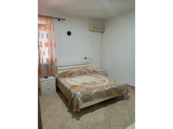 Tirane, jepet me qera apartament 3+1 Kati 2, 132 m² 550 € (Ali Demi)