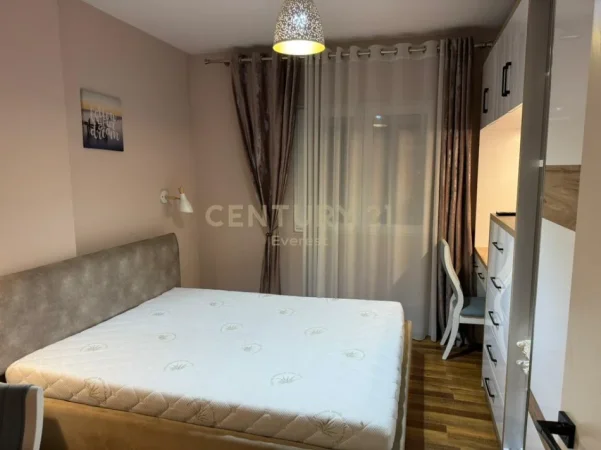 Tirane, jepet me qera apartament 2+1+Ballkon Kati 3, 80 m² 750 € 
