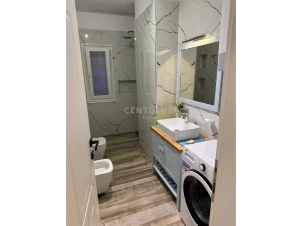 Tirane, jepet me qera apartament 2+1+Ballkon Kati 3, 80 m² 750 € 