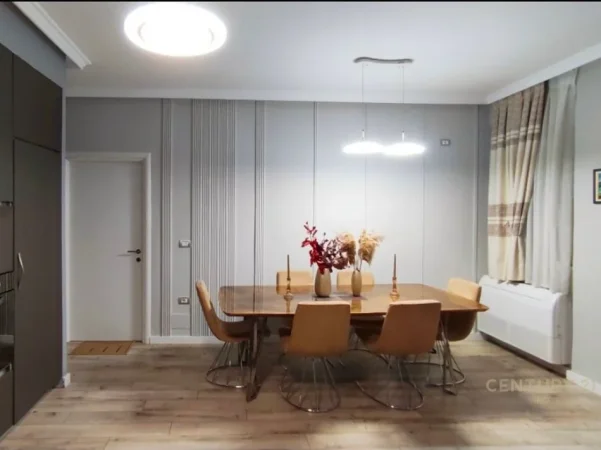 Tirane, jepet me qera apartament 2+1 Kati 10, 99 m² 650 € (kopshti botanik)