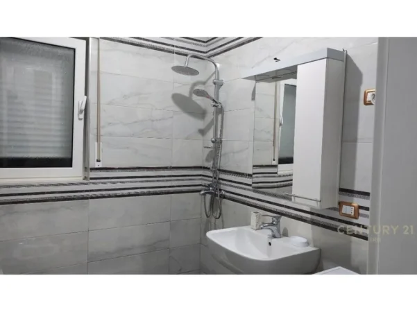 Tirane, jepet me qera apartament 2+1 Kati 10, 99 m² 650 € (kopshti botanik)