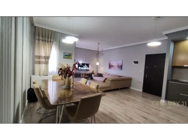 Tirane, jepet me qera apartament 2+1 Kati 10, 99 m² 650 € (kopshti botanik)