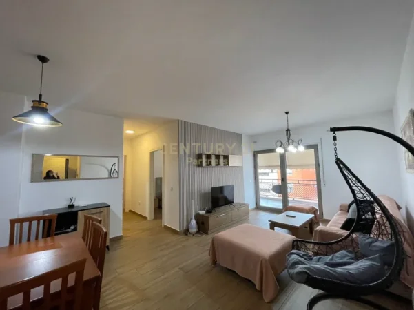 Tirane, jepet me qera apartament 2+1 Kati 8, 107 m² 1.000 € (delijorgji)