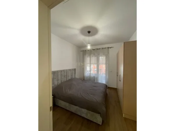 Tirane, jepet me qera apartament 2+1 Kati 8, 107 m² 1.000 € (delijorgji)