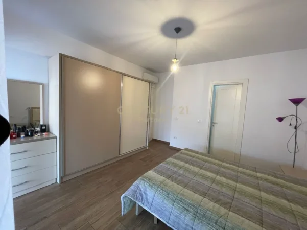 Tirane, jepet me qera apartament 2+1 Kati 8, 107 m² 1.000 € (delijorgji)