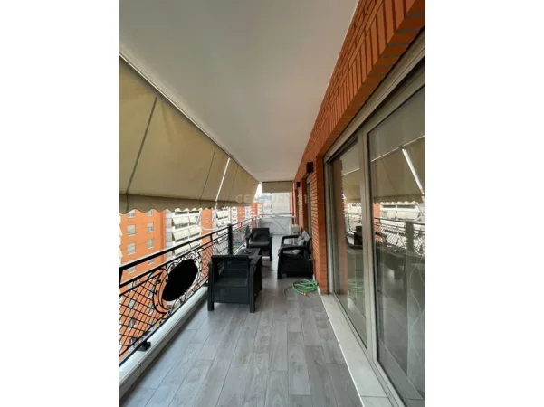 Tirane, jepet me qera apartament 2+1 Kati 8, 107 m² 1.000 € (delijorgji)