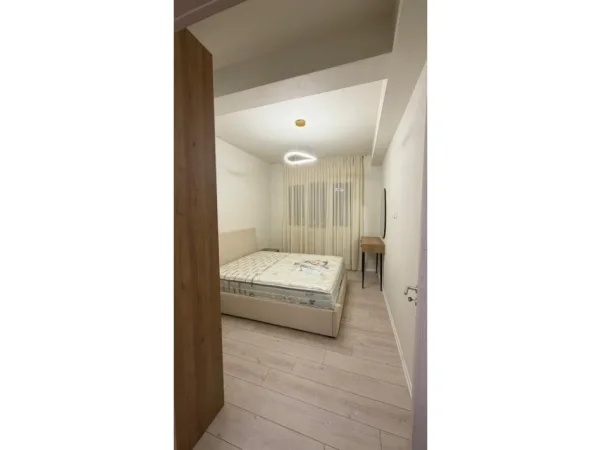 Tirane, jepet me qera apartament 1+1 Kati 2, 62 m² 580 € (unaza e re)