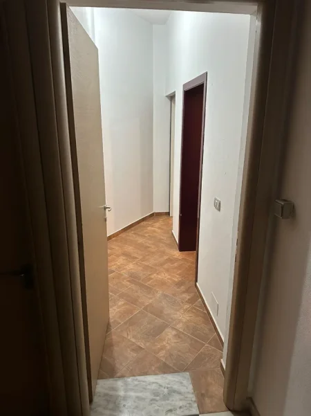 Tirane, jepet me qera Banese 1+1+Ballkon, Kati 2, 65 m², Cmimi 35.000 Leke te Reja, (Prane Nenstacionit Elektrik, Bulevardi i Ri, Tirane)