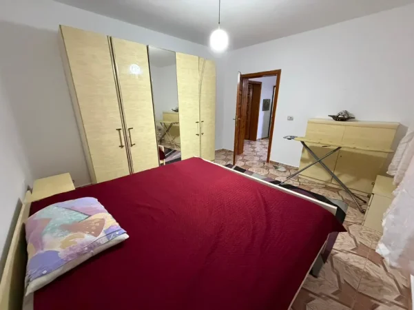 Tirane, jepet me qera Vile 2+1+Ballkon Kati 2, 100 m² 650 € (Rruga Kongresi i Manastirit)
