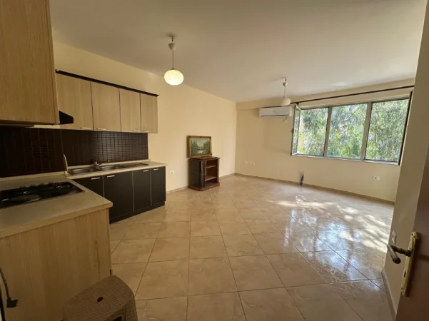 Tirane, jepet me qera apartament 2+1+Ballkon Kati 5, 115 m² 700 € (Selvia)