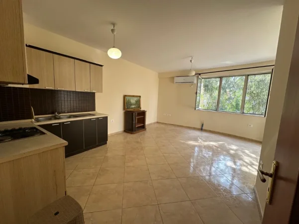 Tirane, jepet me qera apartament 2+1+Ballkon Kati 5, 115 m² 700 € (Selvia)