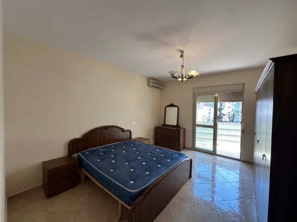 Tirane, jepet me qera apartament 2+1+Ballkon Kati 5, 115 m² 700 € (Selvia)