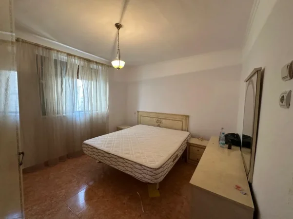 Tirane, jepet me qera apartament 3+1+Ballkon Kati 2, 80 m² 500 € (Ish Stacioni i Treni/Rr.Karl Gega)