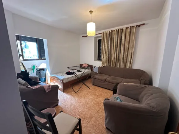 Tirane, jepet me qera apartament 3+1+Ballkon Kati 2, 80 m² 500 € (Ish Stacioni i Treni/Rr.Karl Gega)