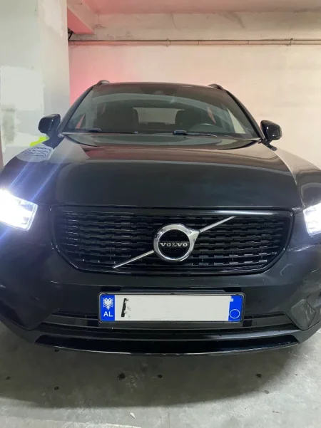 Tirane, shes SUV Volvo XC40 R-Design Nafte, e zeze automatik 171.580 km 24.900 €