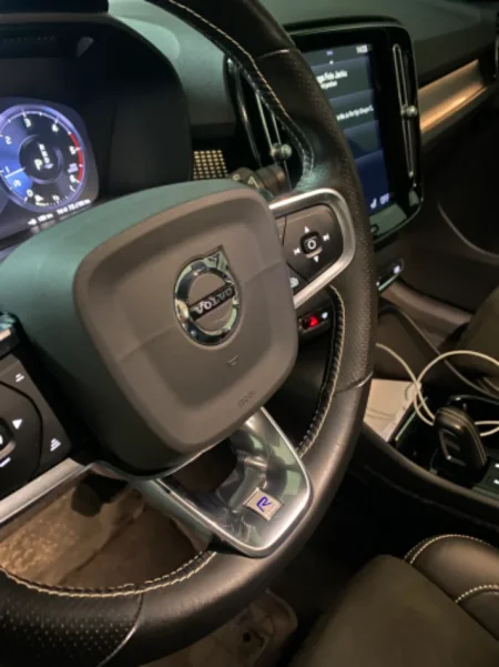 Tirane, shes SUV Volvo XC40 R-Design Nafte, e zeze automatik 171.580 km 24.900 €