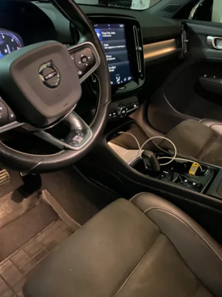 Tirane, shes SUV Volvo XC40 R-Design Nafte, e zeze automatik 171.580 km 24.900 €
