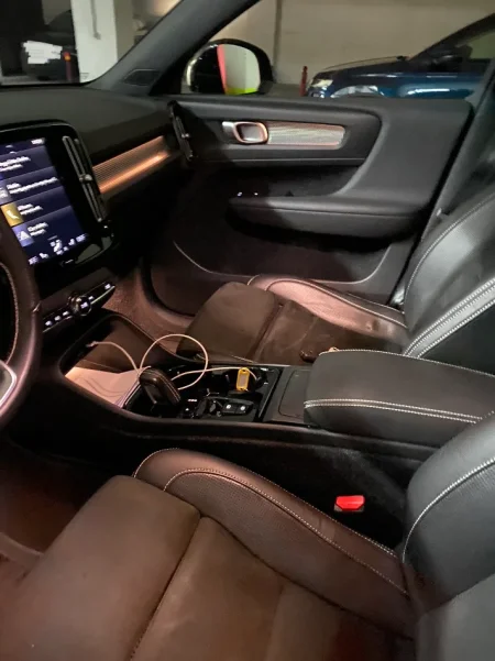 Tirane, shes SUV Volvo XC40 R-Design Nafte, e zeze automatik 171.580 km 24.900 €