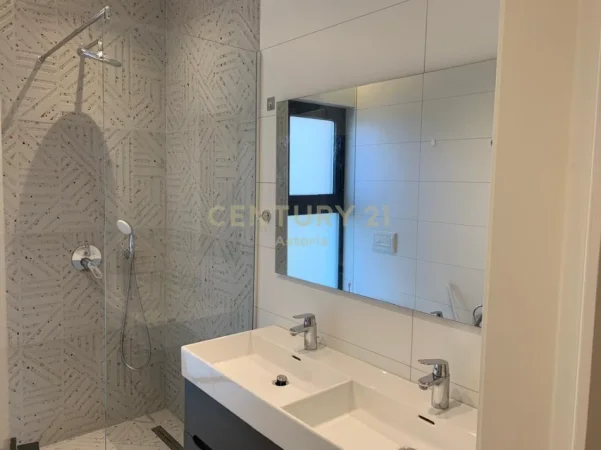 Tirane, jepet me qera apartament duplex 2+1+Aneks+Ballkon Kati 1, 129 m² 1.200 € 