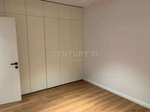 Tirane, jepet me qera apartament duplex 2+1+Aneks+Ballkon Kati 1, 129 m² 1.200 € 