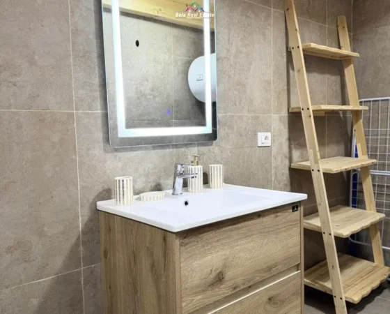 Tirane, jepet me qera garsonier 2+1 Kati 0, 170 m² 1.400 € (Rruga e Durresit)