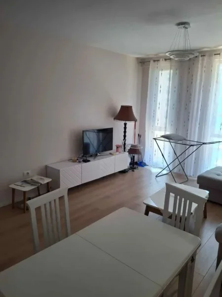 Tirane, jepet me qera apartament 2+1 Kati 4, 110 m² 700 € (Fusha e Aviacionit)