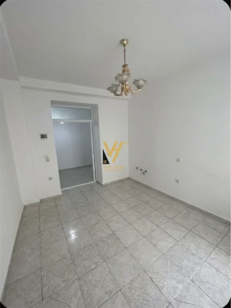 Tirane, shitet apartament 3+1+Ballkon Kati 0, 103 m² 200.000 € (RRUGA E DURRESIT)