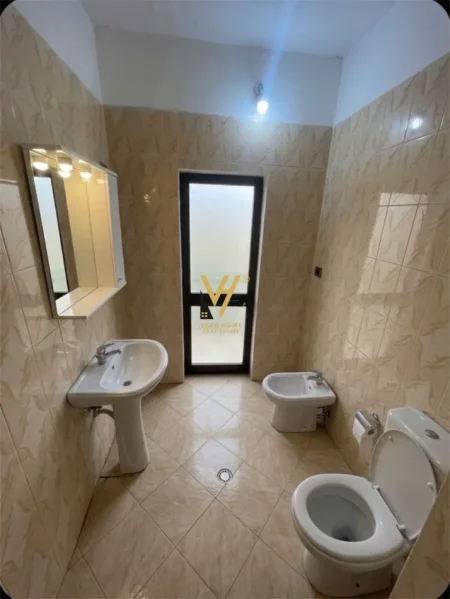 Tirane, shitet apartament 3+1+Ballkon Kati 0, 103 m² 200.000 € (RRUGA E DURRESIT)