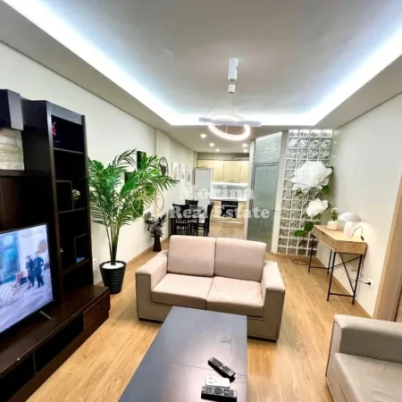 Tirane, jepet me qera apartament 1+1 Kati 2, 69 m² 550 € (Brryli)