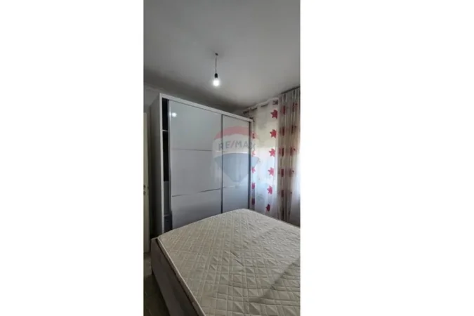Tirane, jepet me qera apartament 1+1 , 65 m² 550 € (Ish Fusha Aviacionit)