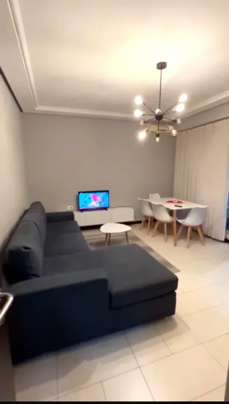 Tirane, jepet me qera apartament 1+1+Ballkon Kati 4, 71 m² 600 € (Kompleksi Delijorgji)