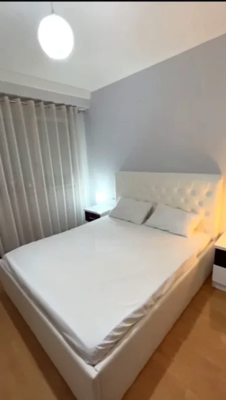 Tirane, jepet me qera apartament 1+1+Ballkon Kati 4, 71 m² 600 € (Kompleksi Delijorgji)