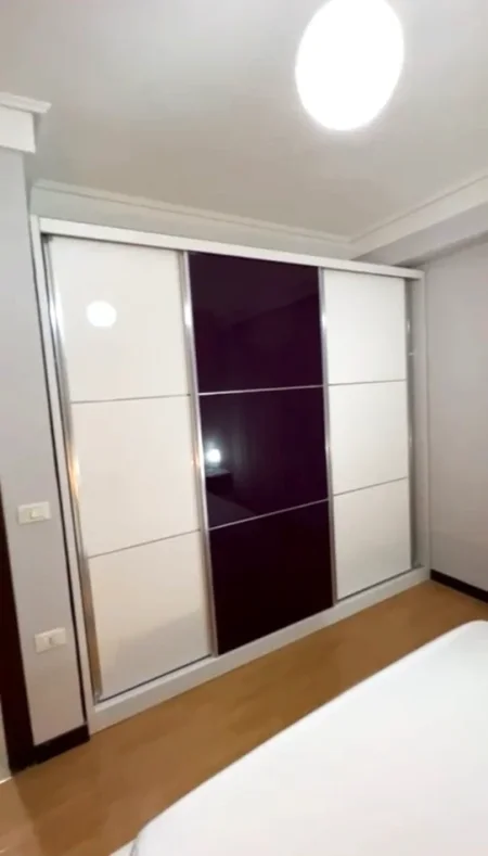 Tirane, jepet me qera apartament 1+1+Ballkon Kati 4, 71 m² 600 € (Kompleksi Delijorgji)