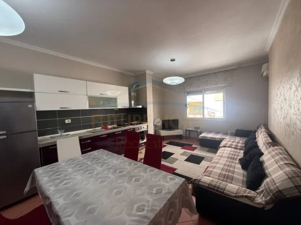 Tirane, jepet me qera apartament 2+1 Kati 3, 79 m² 400 € (FRESKU)