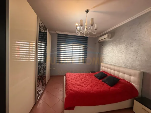 Tirane, jepet me qera apartament 2+1 Kati 3, 79 m² 400 € (FRESKU)